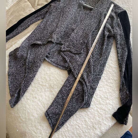 Charming Charlie Gray Shrug Open Sweater Size Medium - Picture 5 of 9